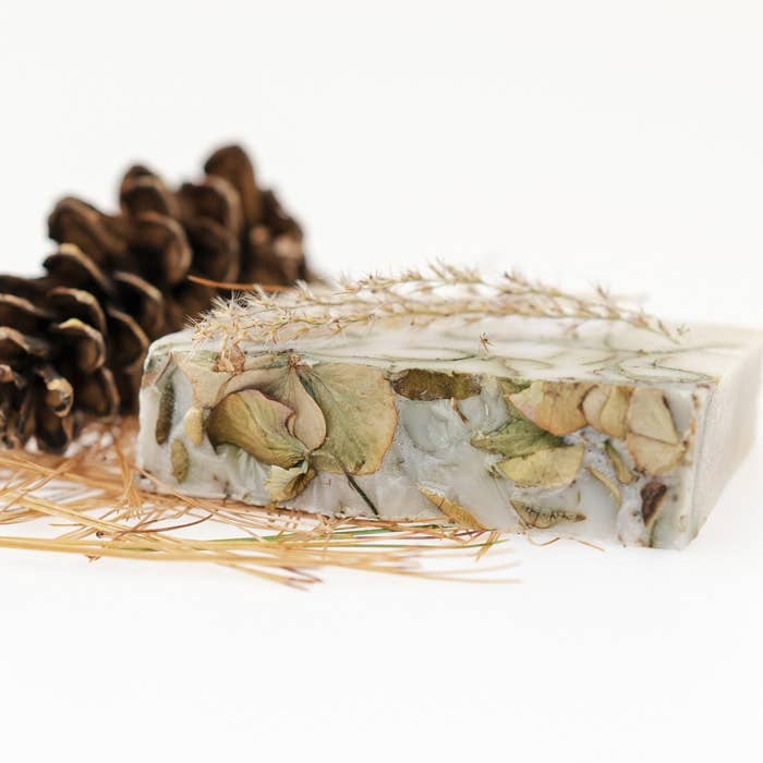 Harvest + Harmony – Engroshandel Sæbestykke – Harvest + Harmony Fir Needles + Cedar Gedemælk Sæbe2