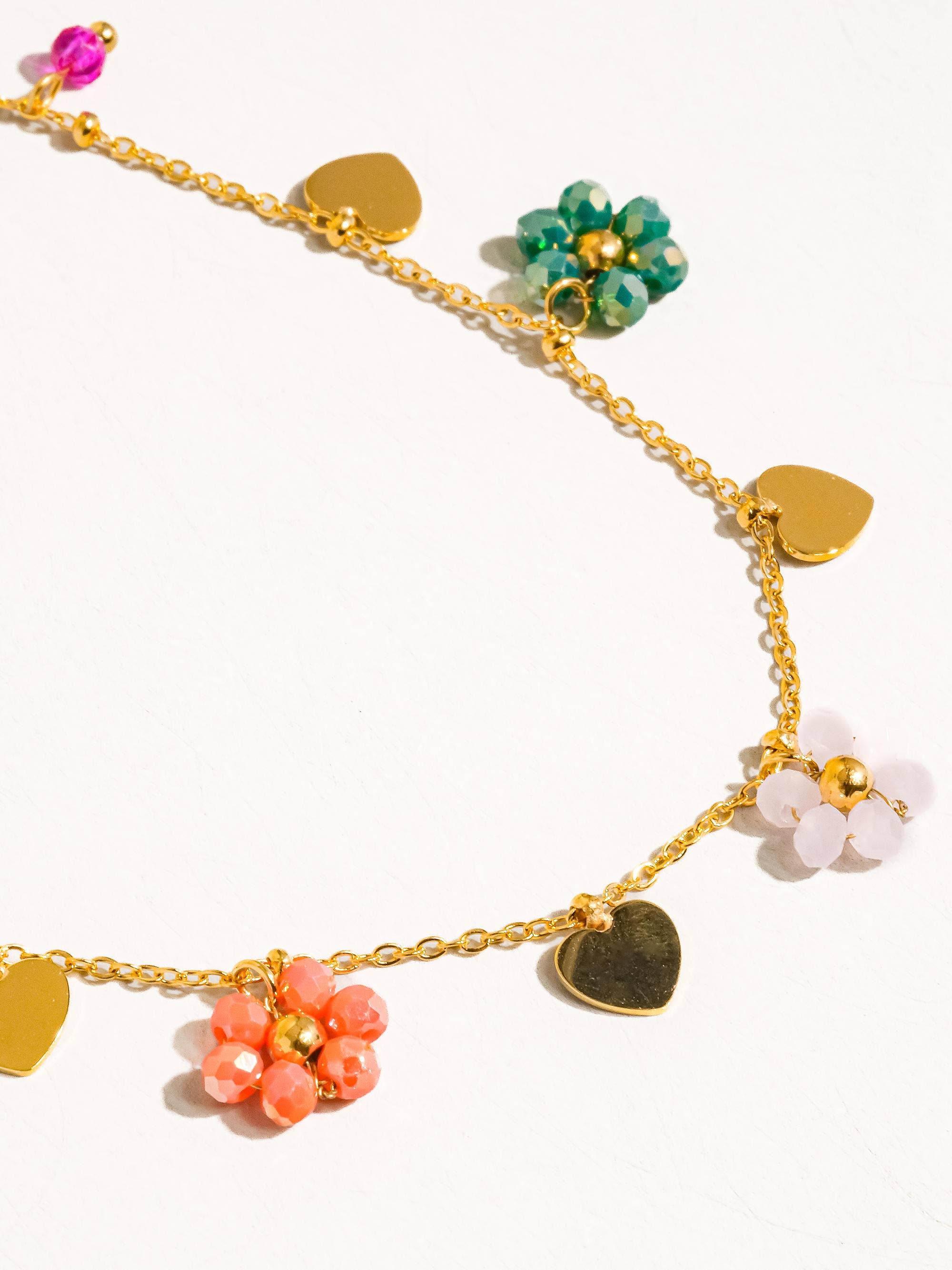 Multicolore Collier Melvin en or 18 carats avec fleurs et cœurs non ternis en vente sur Faire1