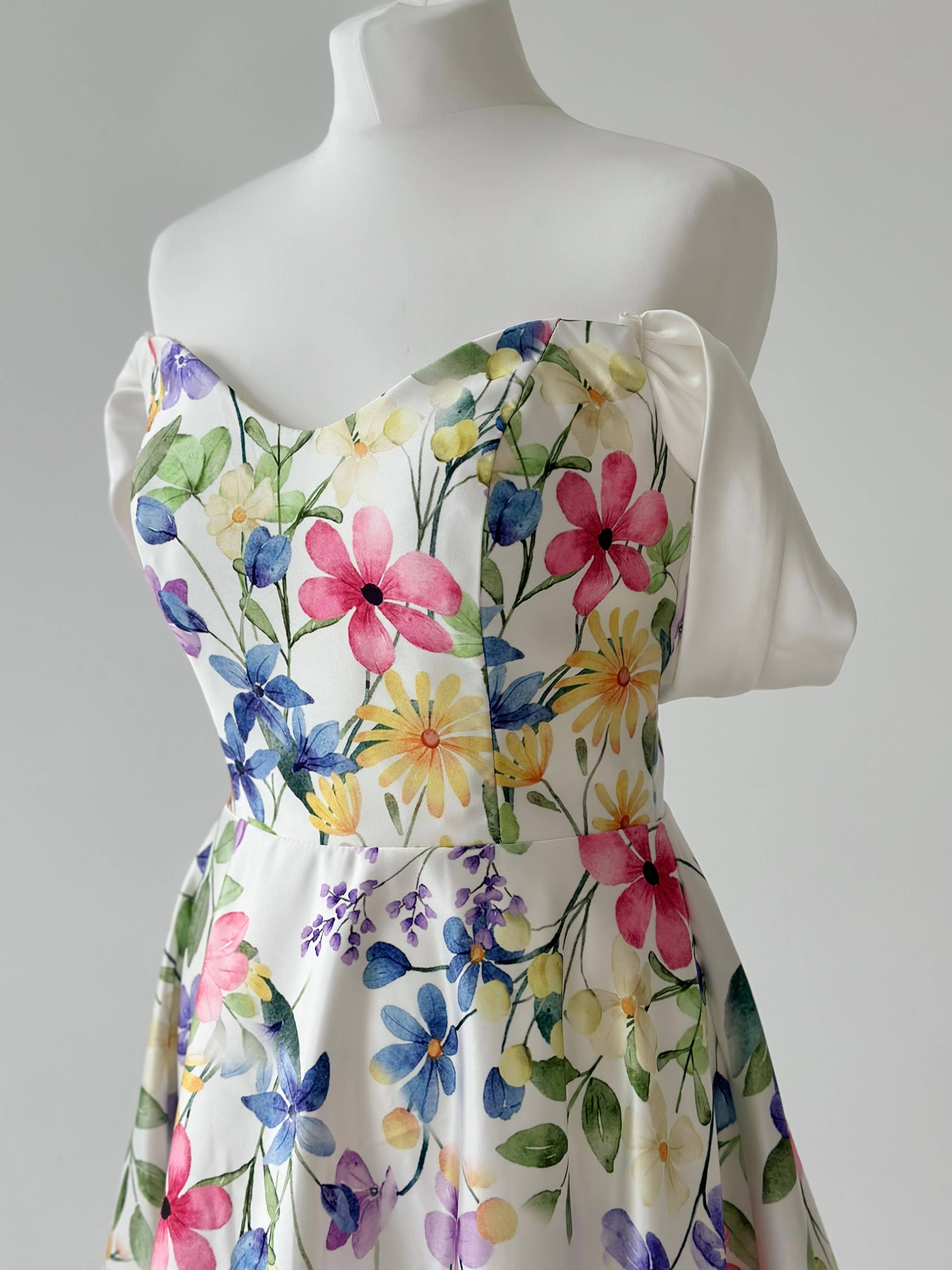 MB Blissful Gown - Wholesale Formele jurk - Dames - Uitverkocht! Strapless bruidsjurk met sleep en bloemenprint2