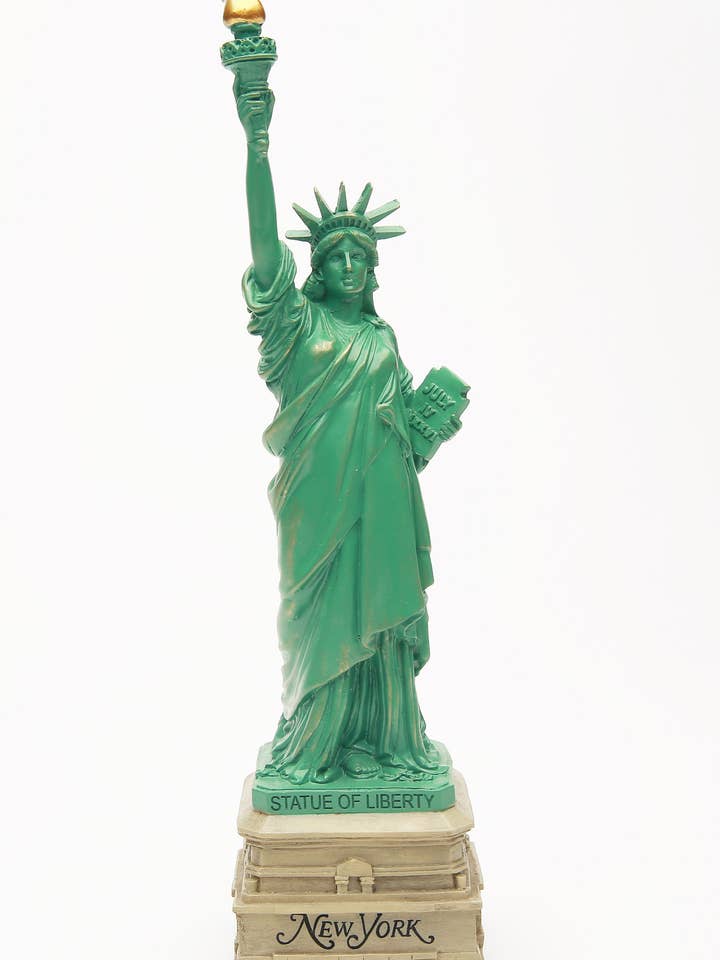 Estatua de la Libertad de 10,5" 24/unidad por caja para venta al por mayor de ZIZO USA INC