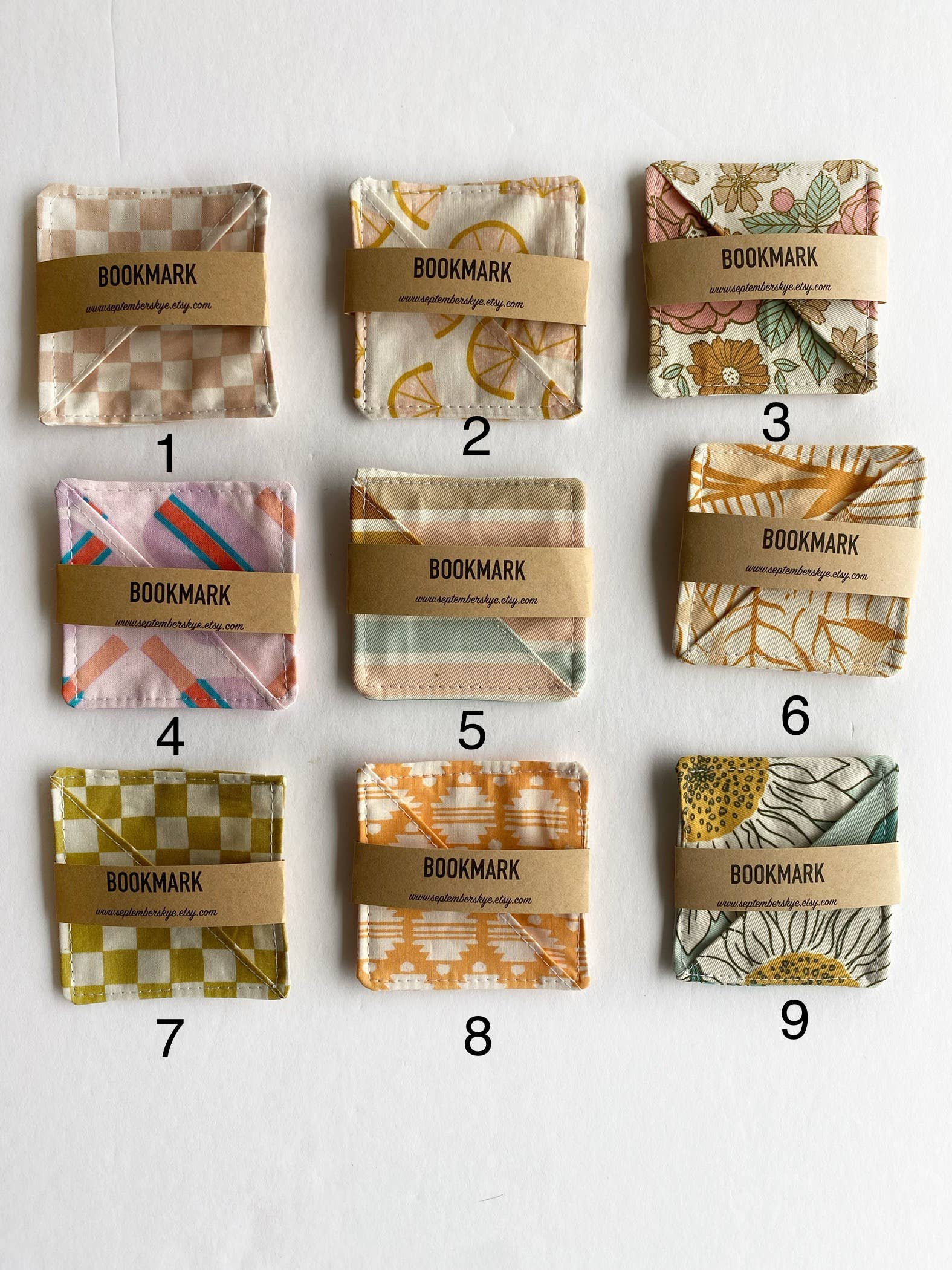 September Skye Bags & Accessories - Venta al por mayor Marcapáginas - Marcapáginas de tela con bolsillo en esquina estilo boho en varios estampados1