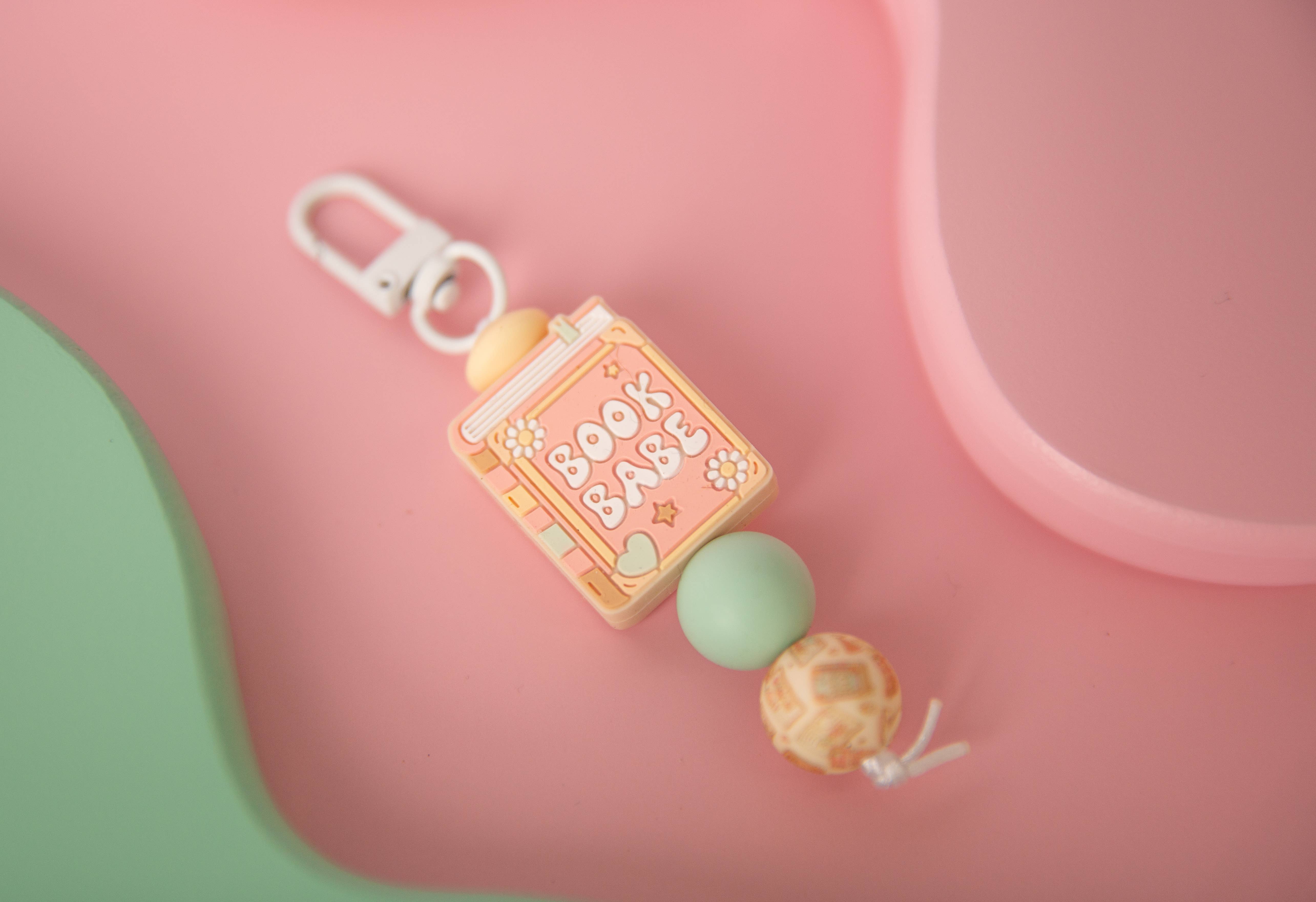 The Blush Hut - Wholesale Bookmark - Book Babe Kindle Charm – Book Lover Accessory0