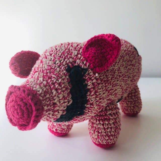 Luna-Leena  - handmade in Nepal - Wholesale Knuffels - Kinderen en baby - decoration pig -  pink -  hand crochet in organic cotton1