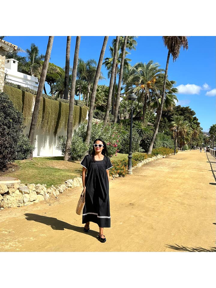 Arifah Studio – wholesale Kaftan – Women's – Mexican Crochet Kaftan Dress - Black and White