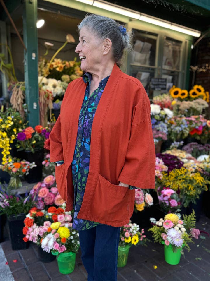 Il cardigan 'Macie' • Ruggine per la vendita all'ingrosso da parte di The Parlour Handmade