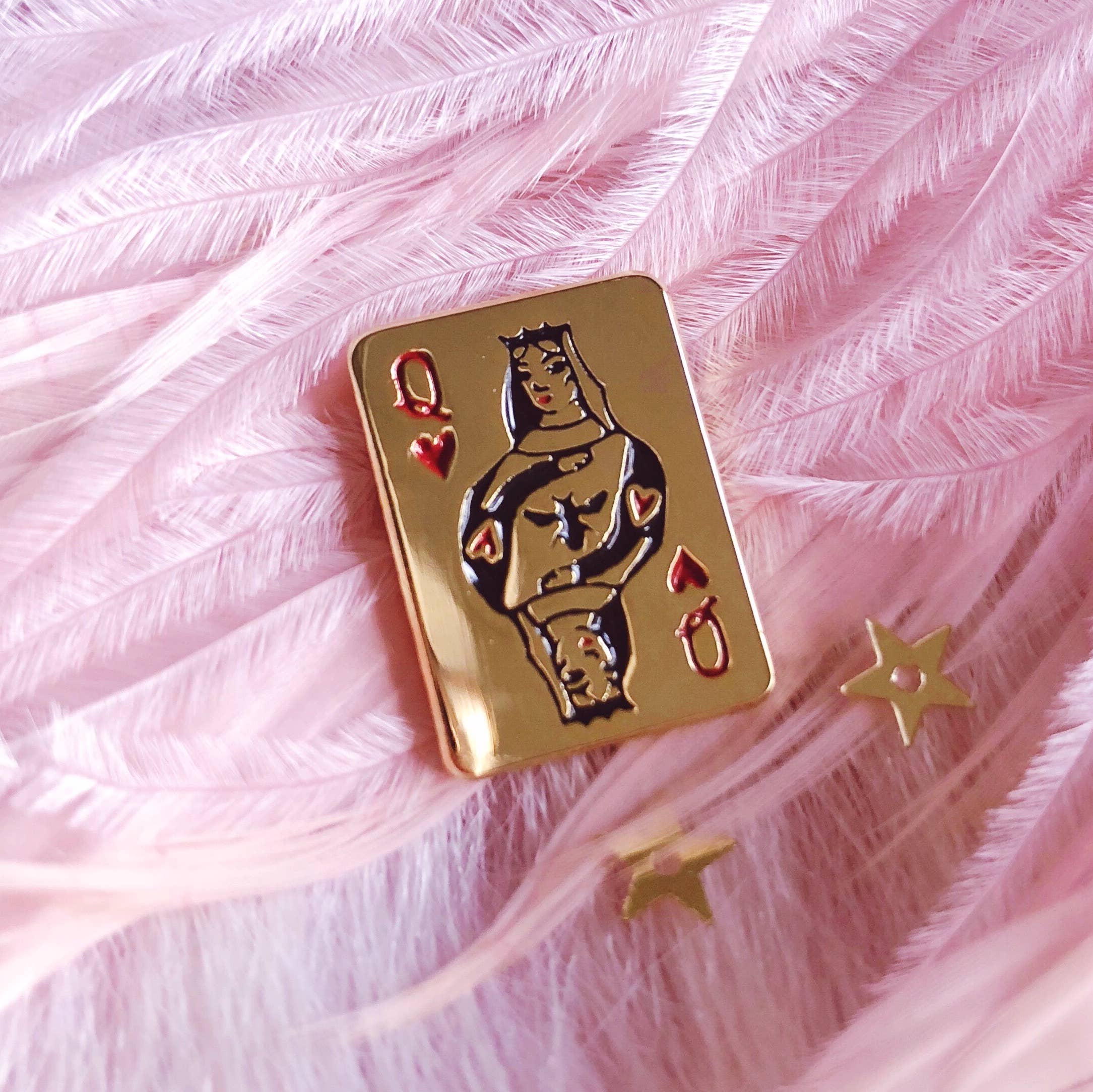 Lilly Baik - Wholesale Lapel Pin/Button - Queen of Hearts Playing Card Enamel Pin1