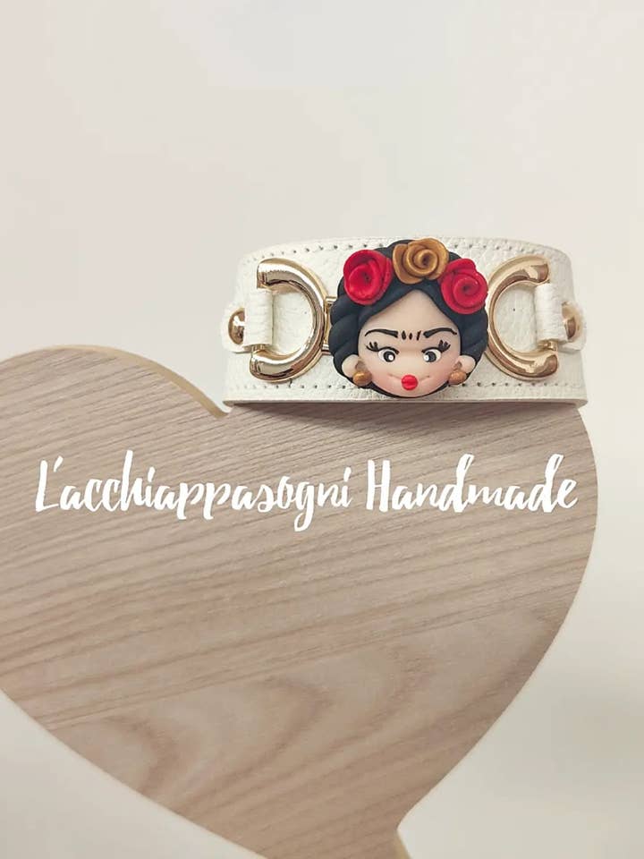 Bracciale bianco Frida Kahlo per la vendita all'ingrosso da parte di Acchiappasogni Handmade