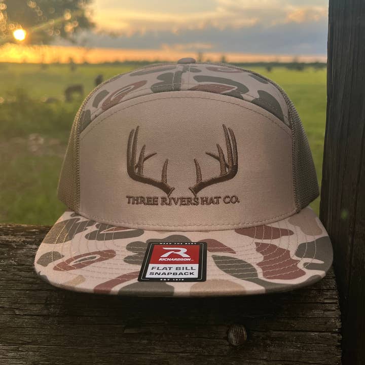 Three Rivers Hat Co. - Vendita all'ingrosso Cappellino da camionista - Unisex - Classico Whitetail Rack - Flatbill Snapback - Richardson 168P Duck Camo5
