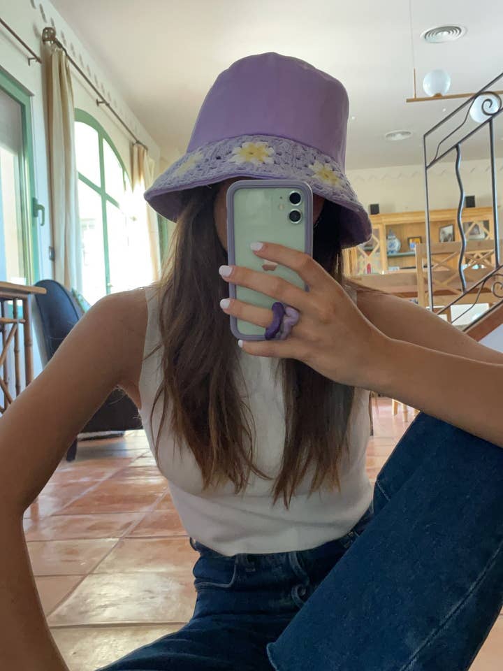 Chapeau bob MANUELA tout lilas pour la vente par CROIXET