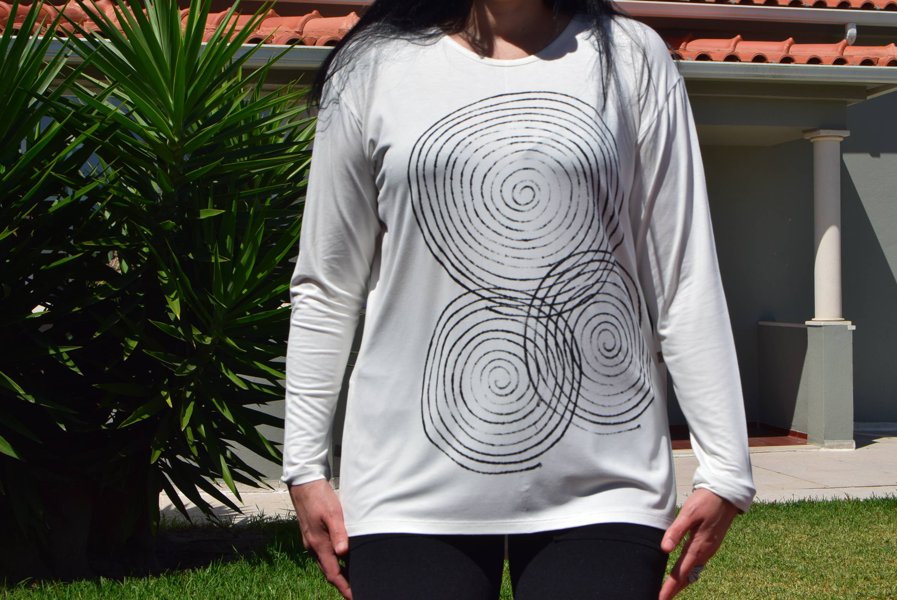 Torster & Ribeiro, Lda - CurvyShion – wholesale Tunika - Dam – Handmålad plusstor långärmad tunika EDVINA – storlekar L till 6XL1