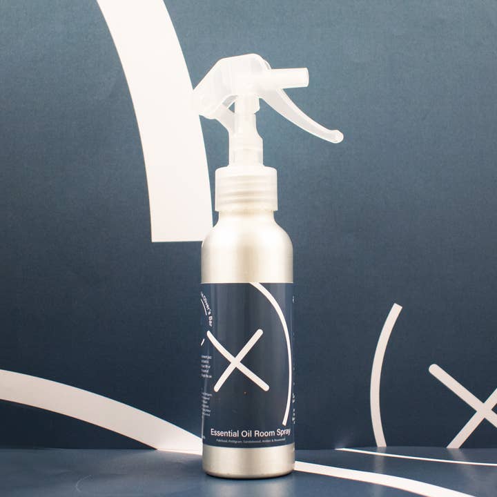 Minuit vers le bas dans Oliver Bar - Vaporisateur pour la vente par McKinley & Paget