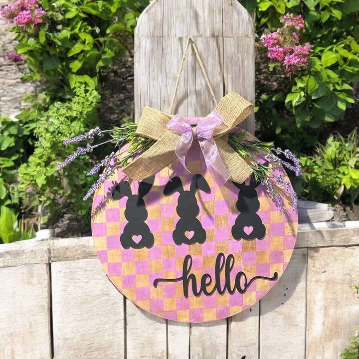 Porte-bonheur de printemps pour la vente par Bradley Designs & Decor