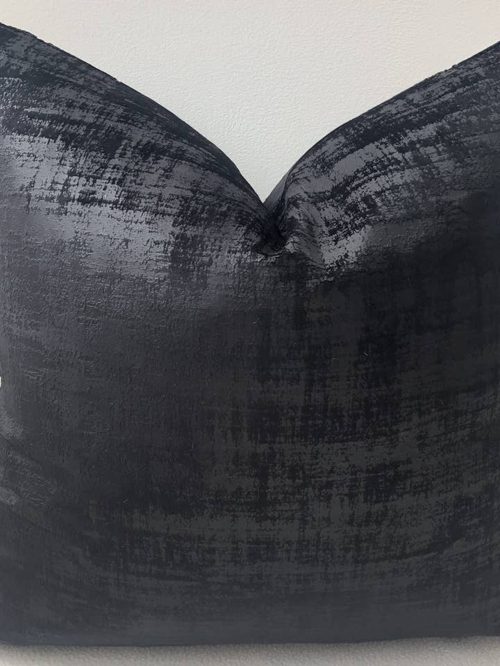 El Cojín de Alta Costura - El Dolce Negro - Estilo N.º 134 para venta al por mayor de The Couture Cushion