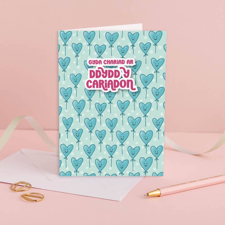 Welsh Love Card 'Gyda Chariad ar Ddydd y Cariadon' for wholesale by Draenog