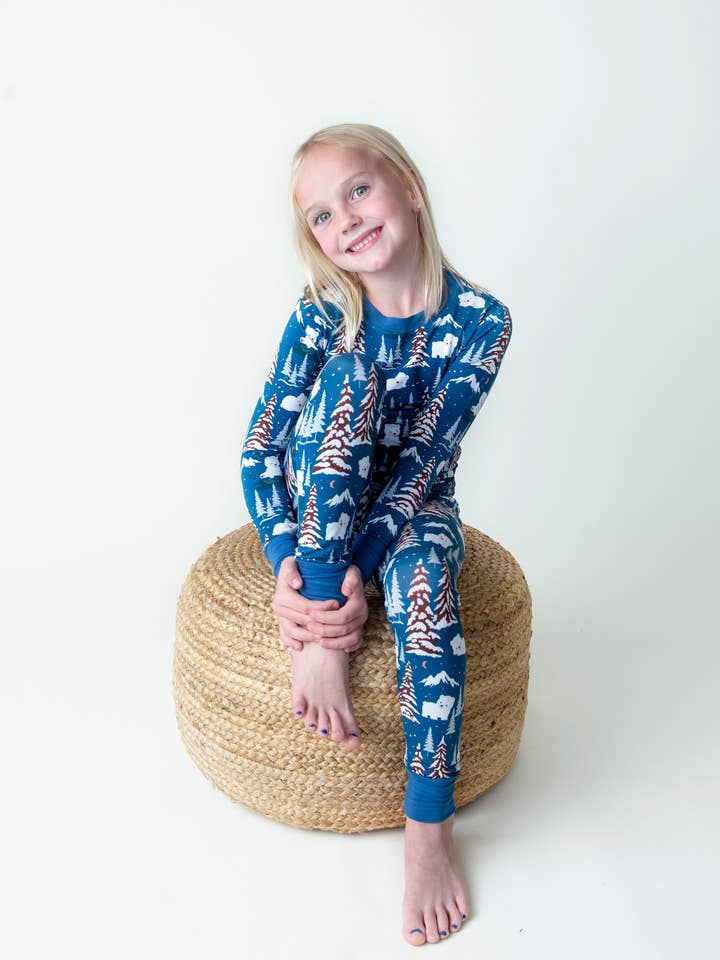 Ours | Pyjamas en bambou Front-Cue pour enfants indépendants pour la vente par Penny’s Pixies | Sleepwear for Independent Dressing