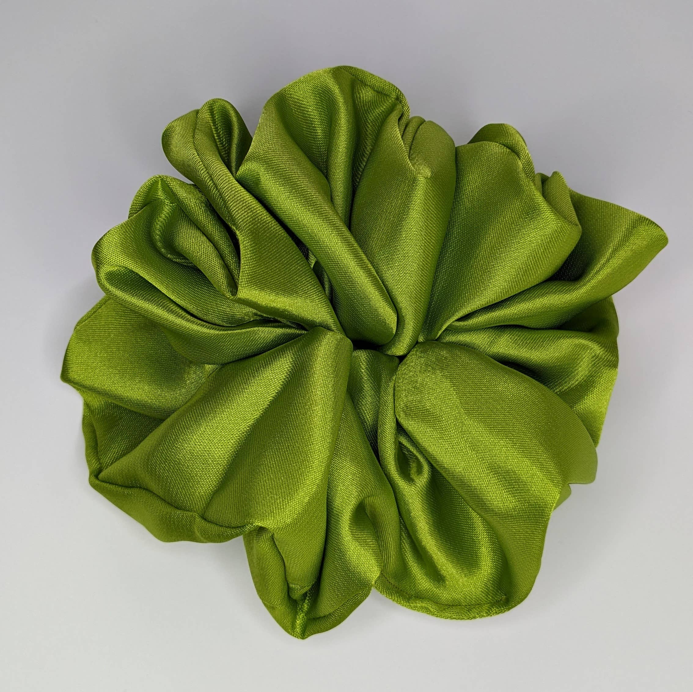 Janzy – Großhandel Haargummi – Damen – Extraglänzendes Haargummi aus seidenseidenem Satin1