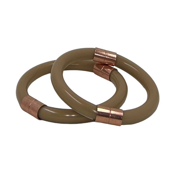 Inclusione Demi Bangles Tan per la vendita all'ingrosso da parte di CutieDrop