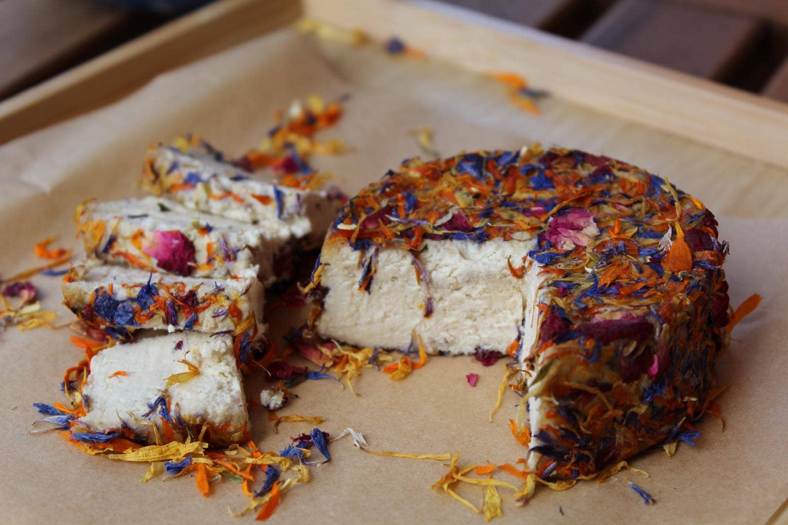 Nutty Artisan Foods SL - Wholesale Cheese - Nutty with Flowers 165g - Plant Based - Vegan1