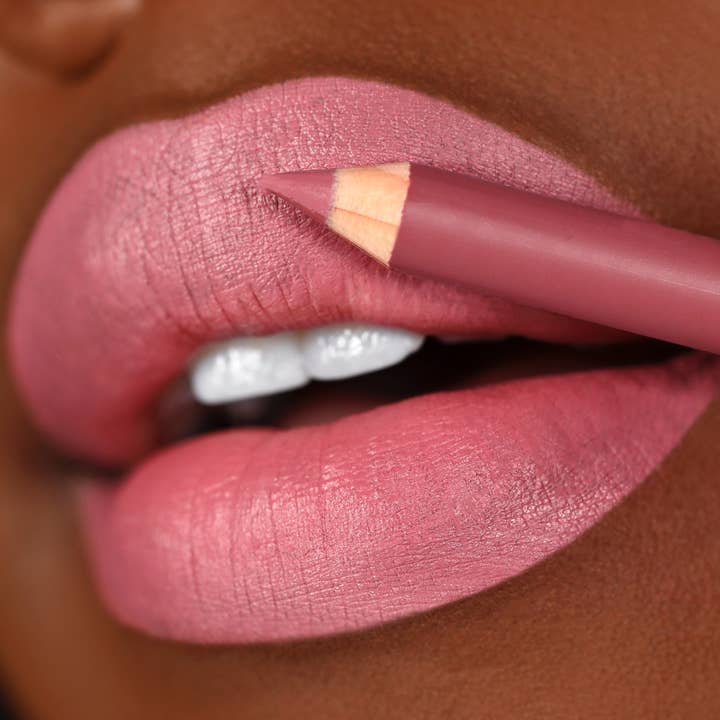 We Make-up - Wholesale Lip Liner/Pencil - EVEN 13 lip pencil - Aso Fair1