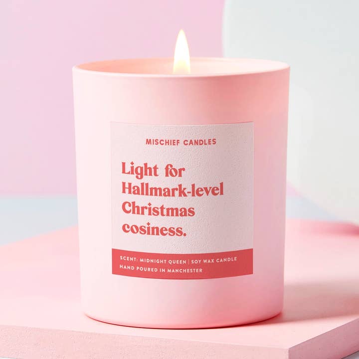 Bougie de Noël Confortable pour une Chaleur de Noël digne de Hallmark pour la vente par Mischief Candles