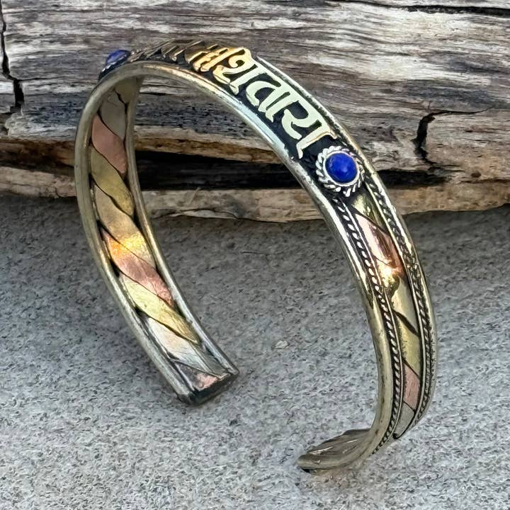 Lungta Imports - Vendita all'ingrosso Bracciale a polsino - Bracciale "Om Namah Shivaya" in 3 Metalli - Fatto a Mano in Nepal1