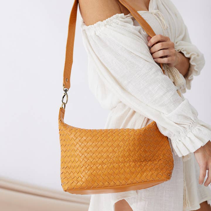 Nakoa The Label - Wholesale Shoulder bag – women's - Lombok Woven Hobo Bag - Tan2