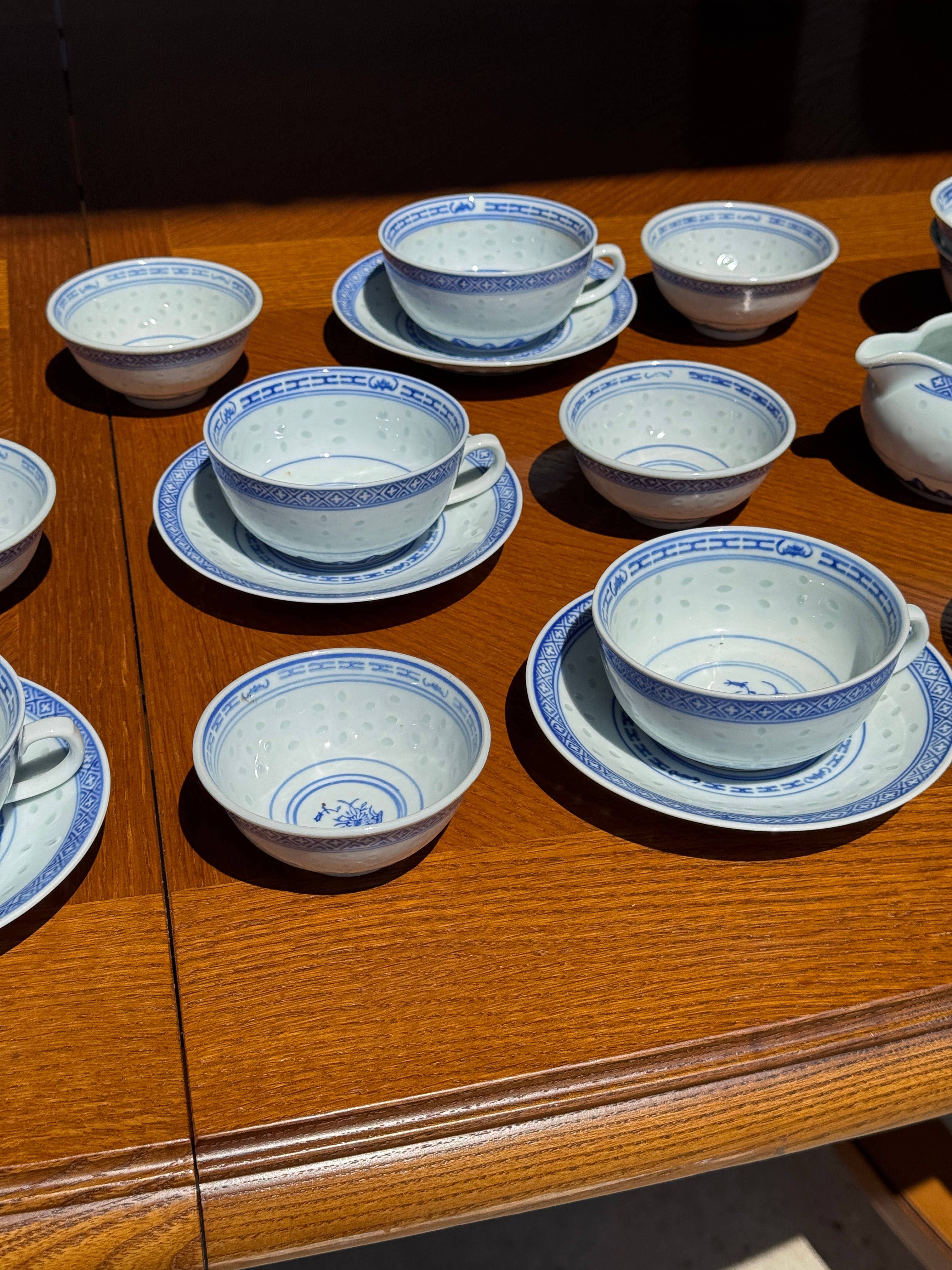 Office Objets - Wholesale Tea Set - Small Chinese tea set with 6 cups and saucers18
