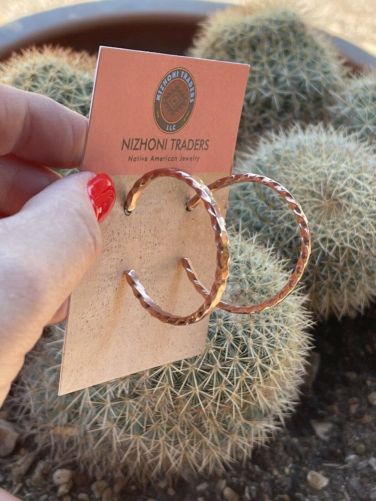 Nizhonitradersllc – Brincos de argola por atacado – Brincos de argola estilo corda de cobre Navajo6