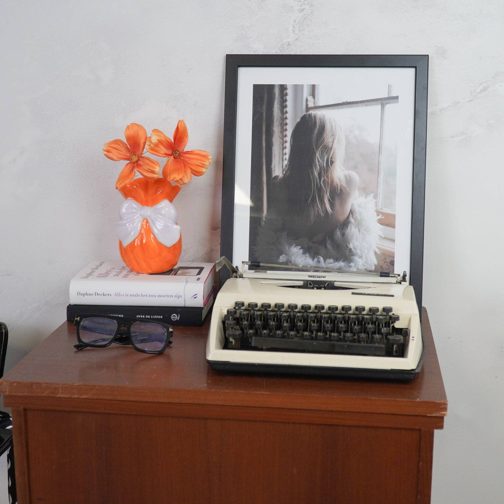 Housevitamin bv - Wholesale Vase - Vase - Bow - Dolomite - Orange/Lilac - 11x10x16cm1