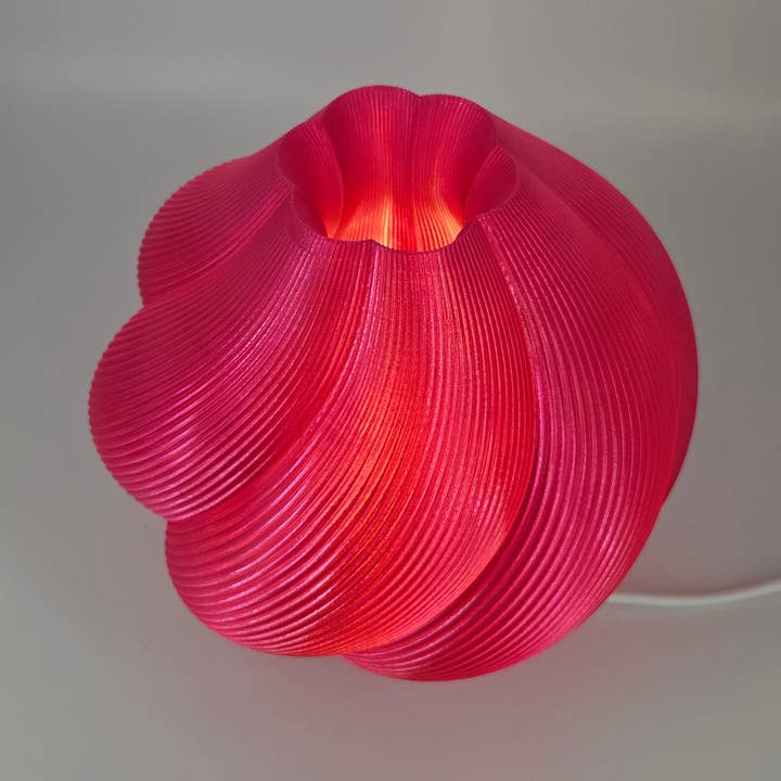 Coast Fig - Wholesale Accent/Desk Lamp - Concha ondulada - Rojo frambuesa2