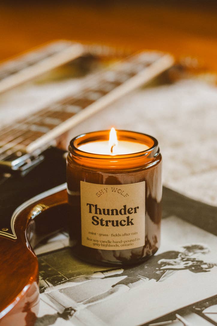 Shy Wolf Candles – Engroshandel Glaslys – Thunderstruck4