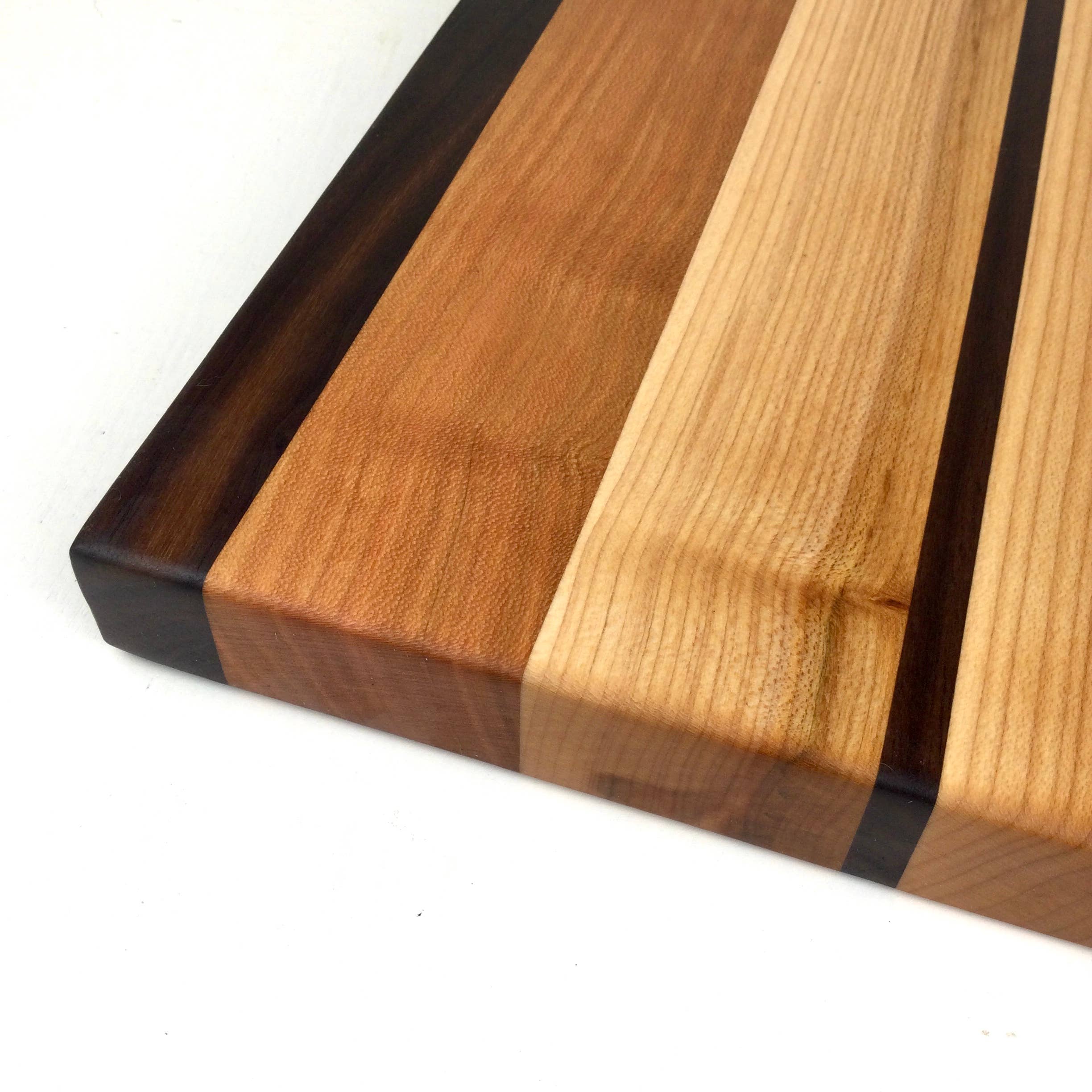 Scrappy's Workshop - Wholesale Cutting Board - Walnut, Maple & Cherry Wood Cutting board - Classic Style1