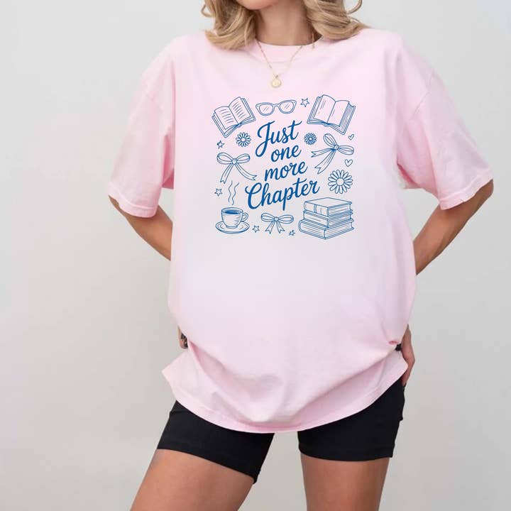 T-shirt "Juste un chapitre de plus" – T-shirt graphique mignon pour les amateurs de livres pour la vente par Hansen Party Mama