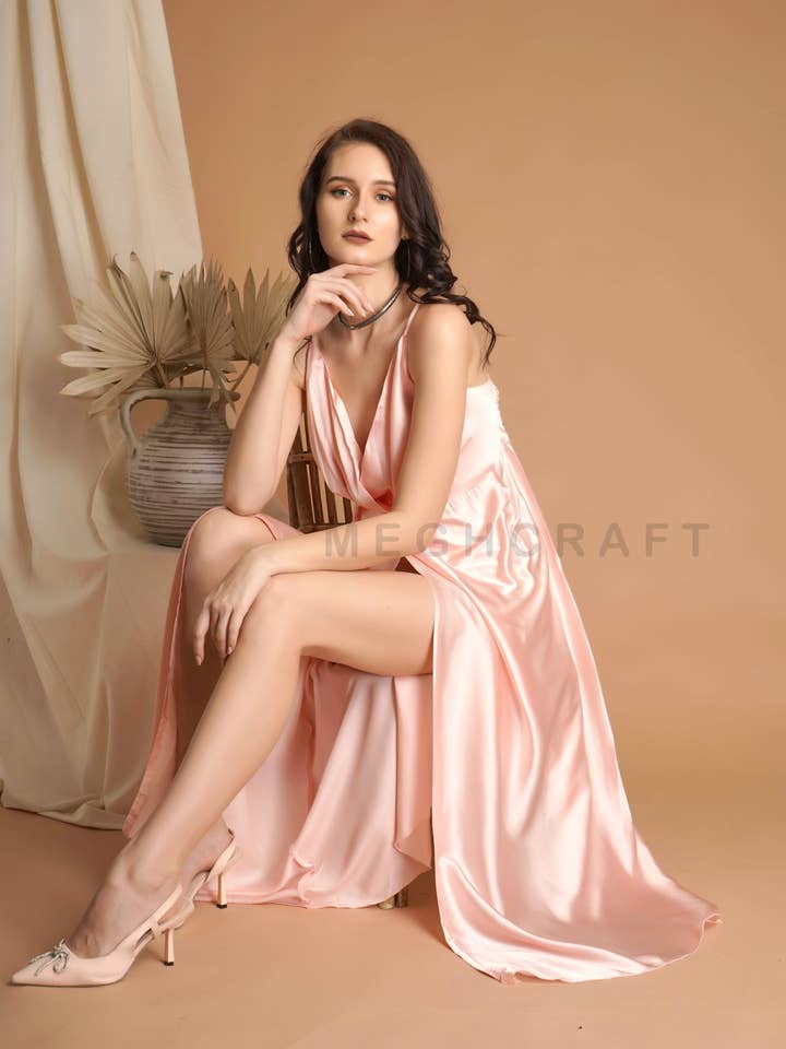 Satin maxi-klänning med slits för kvinnor för wholesale av Meghcraft