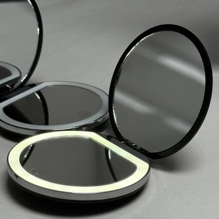 Jobu Home – wholesale Vanity mirror – Kawai - LED Travel Cosmetic Mirror1