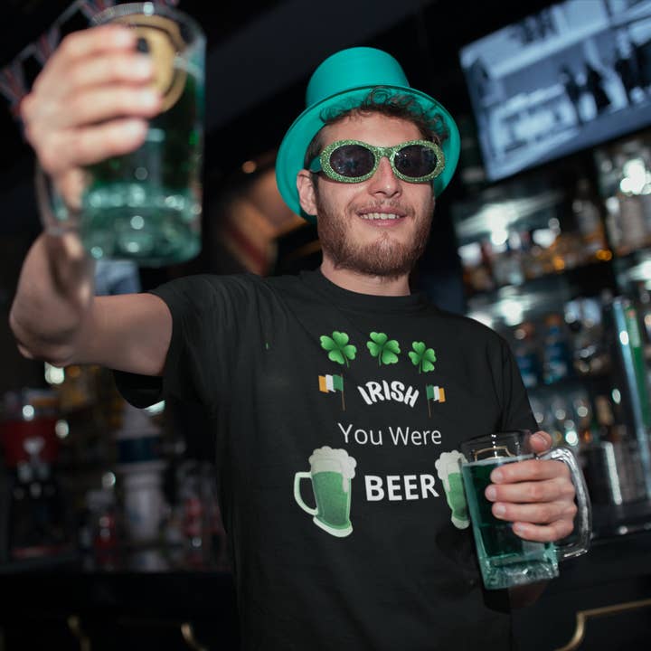 Irish You Were Beer T-Shirt mit Rundhalsausschnitt, Geschenk für St. Patrick für den Großhandel von The Graceful Dragonfly
