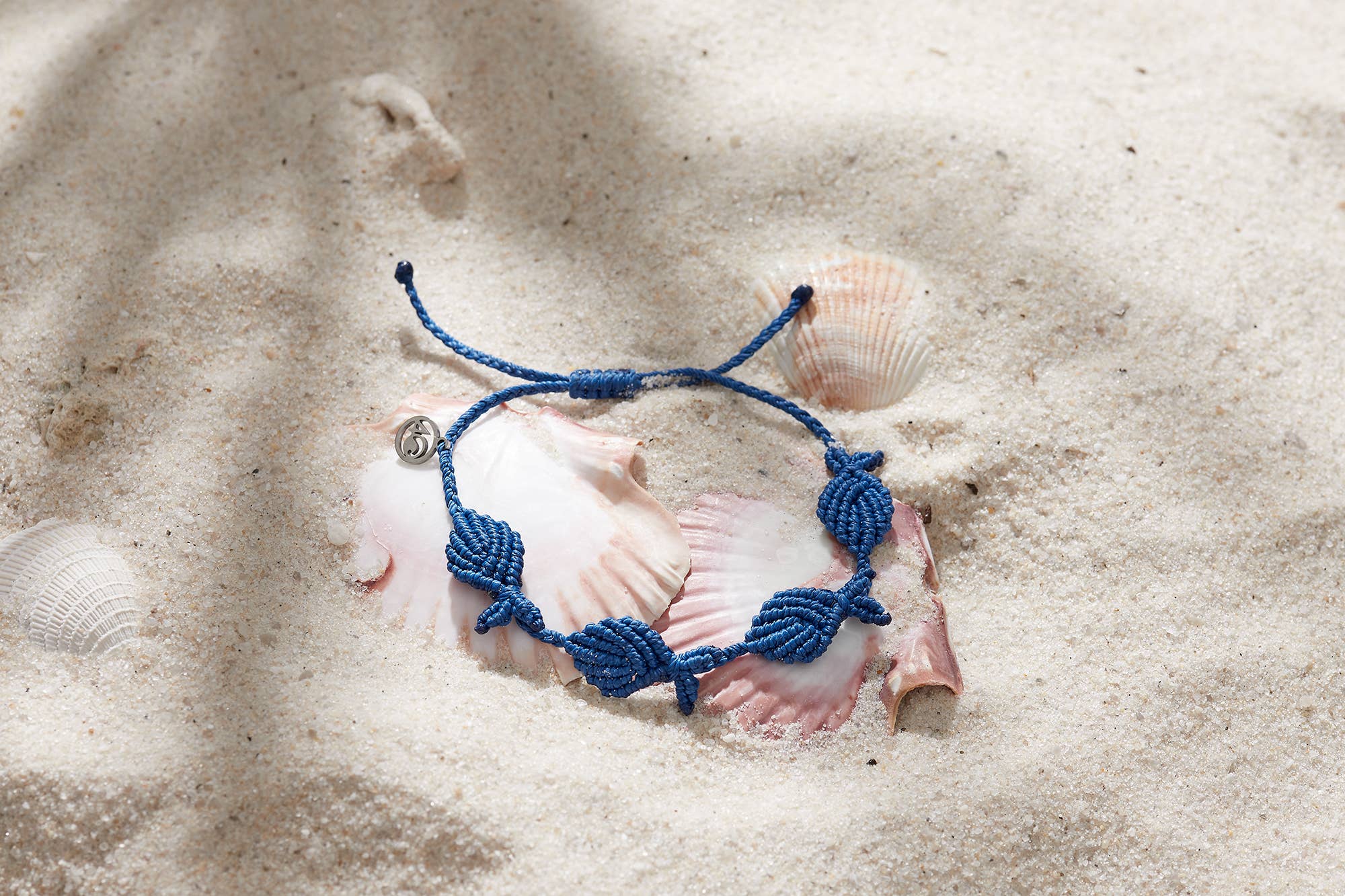 4ocean - Venta al por mayor Pulseras tejidas/trenzadas - Pulsera 4Fish Signature Blue de 4ocean - Paquete de 62