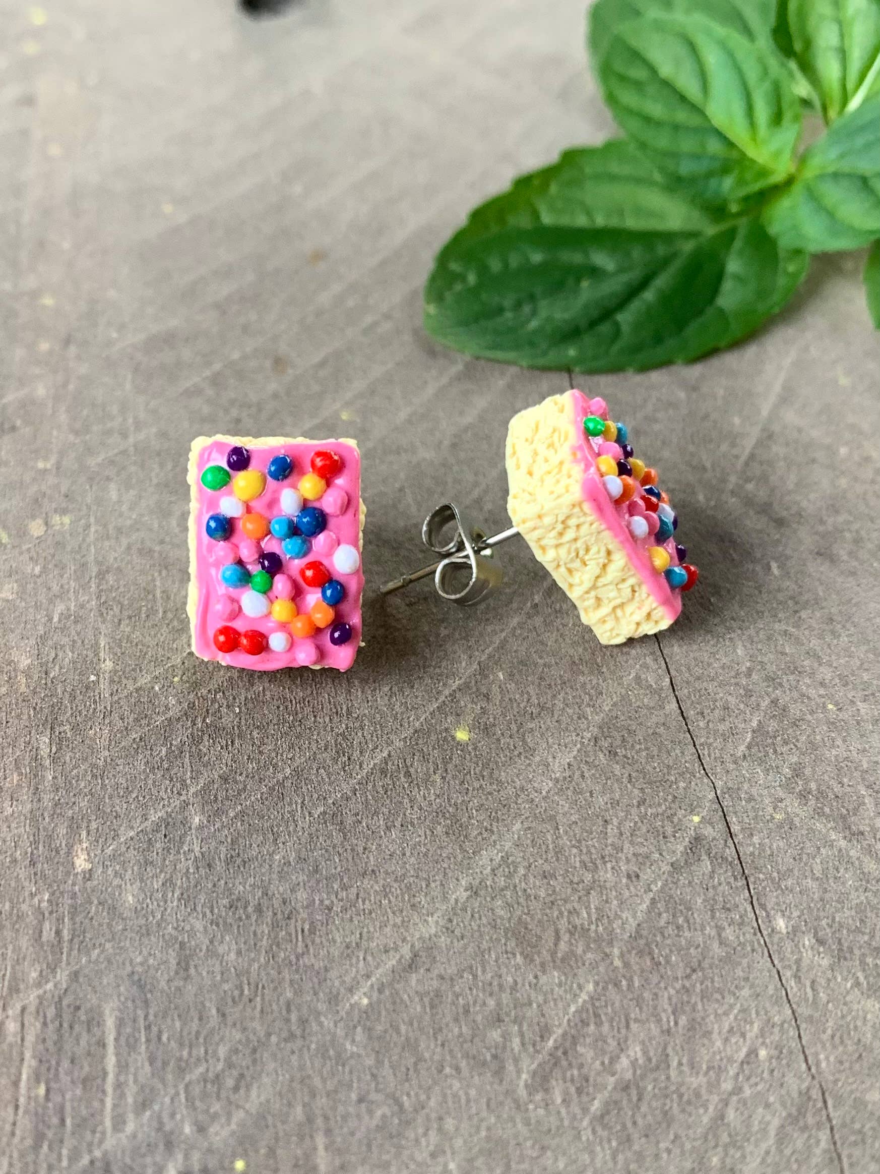 Iba Sisters – wholesale Solitärörhängen – Pan Dulce- Cortadillo/ Sprinkle Cake Stud örhängen1