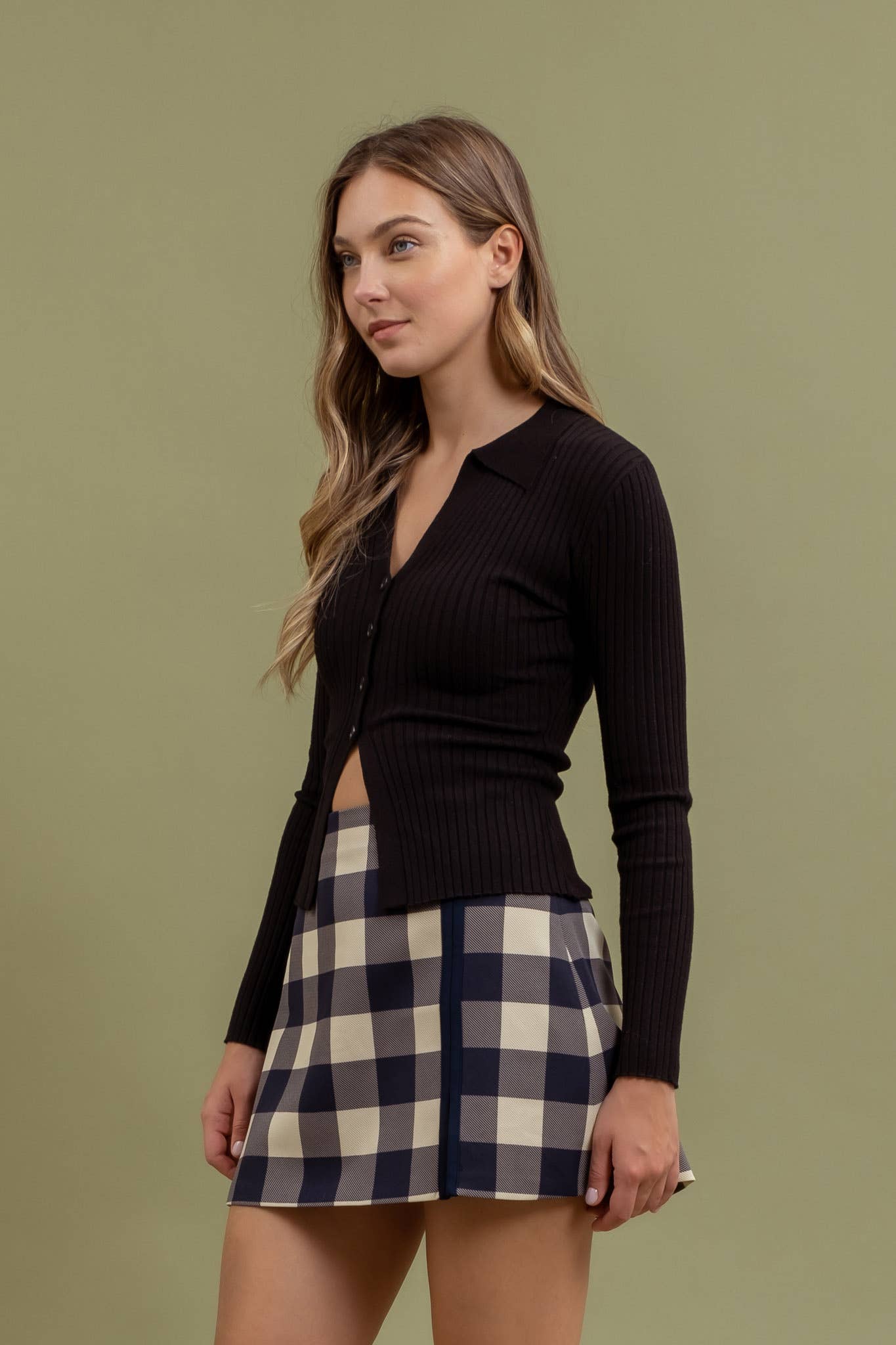 The Workshop Studio - Wholesale Gebreide top - Dames - TRUI MET KRAAG EN KNOPEN AAN DE VOORKANT, GEBREIDE TOP MET LANGE MOUWEN28