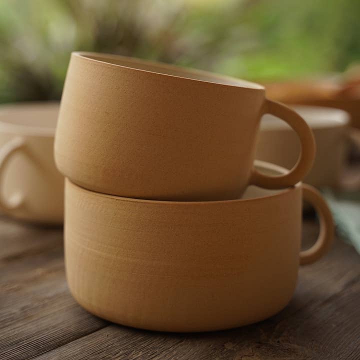 Petite Tasse Beige pour la vente par The Barclay Studio