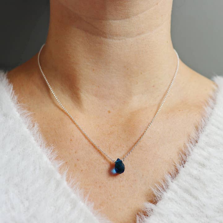 Facettierte tiefblaue Quarz-Teardrop Halskette für den Großhandel von Third & Co. Studio