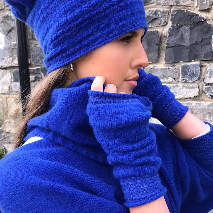 JBK dreiteiliges gemütliches Strickset in Klein Royalblau für den Großhandel von Janet Byrne Knitwear