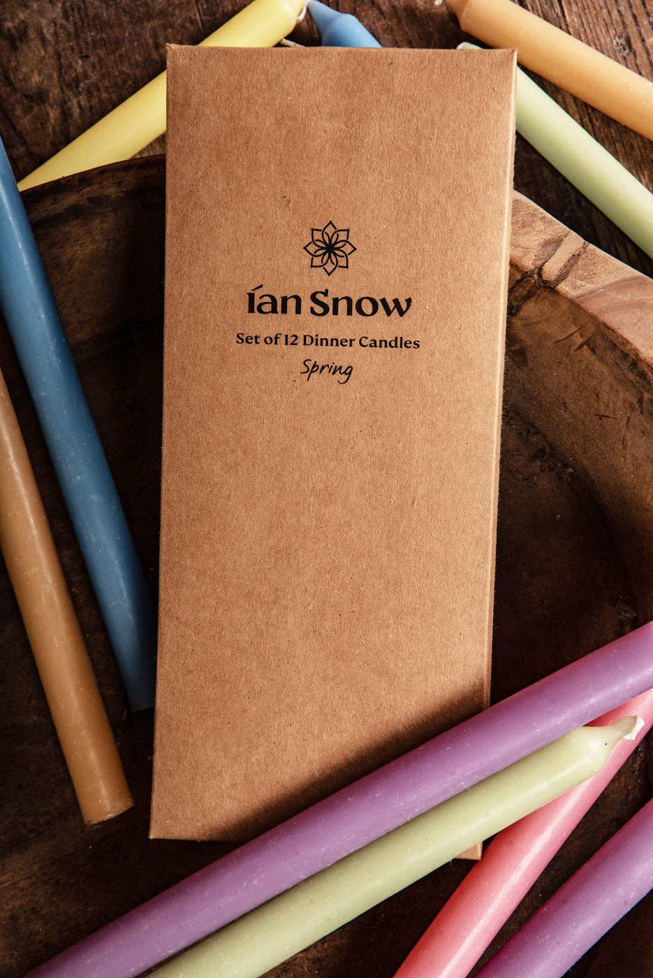 Ian Snow Ltd - Vendita all'ingrosso Candele cilindriche/candelieri - Set primaverile di dodici candele da tavola colorate3