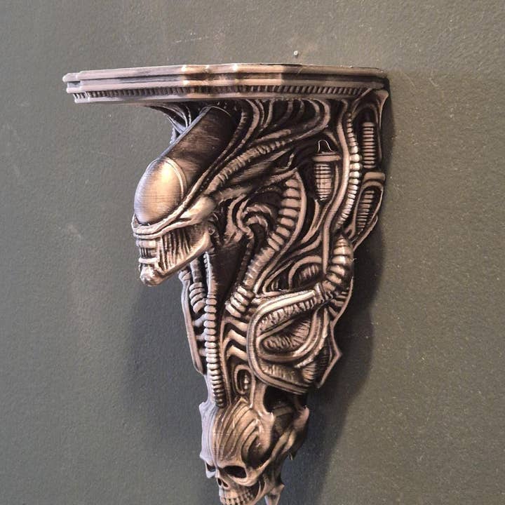 Biomechanical Skull Wall Shelf – H.R. Giger Inspired Gothic Decor – Alien Industrial Style Wall Bracket voor wholesale door 3DijkstraFinds