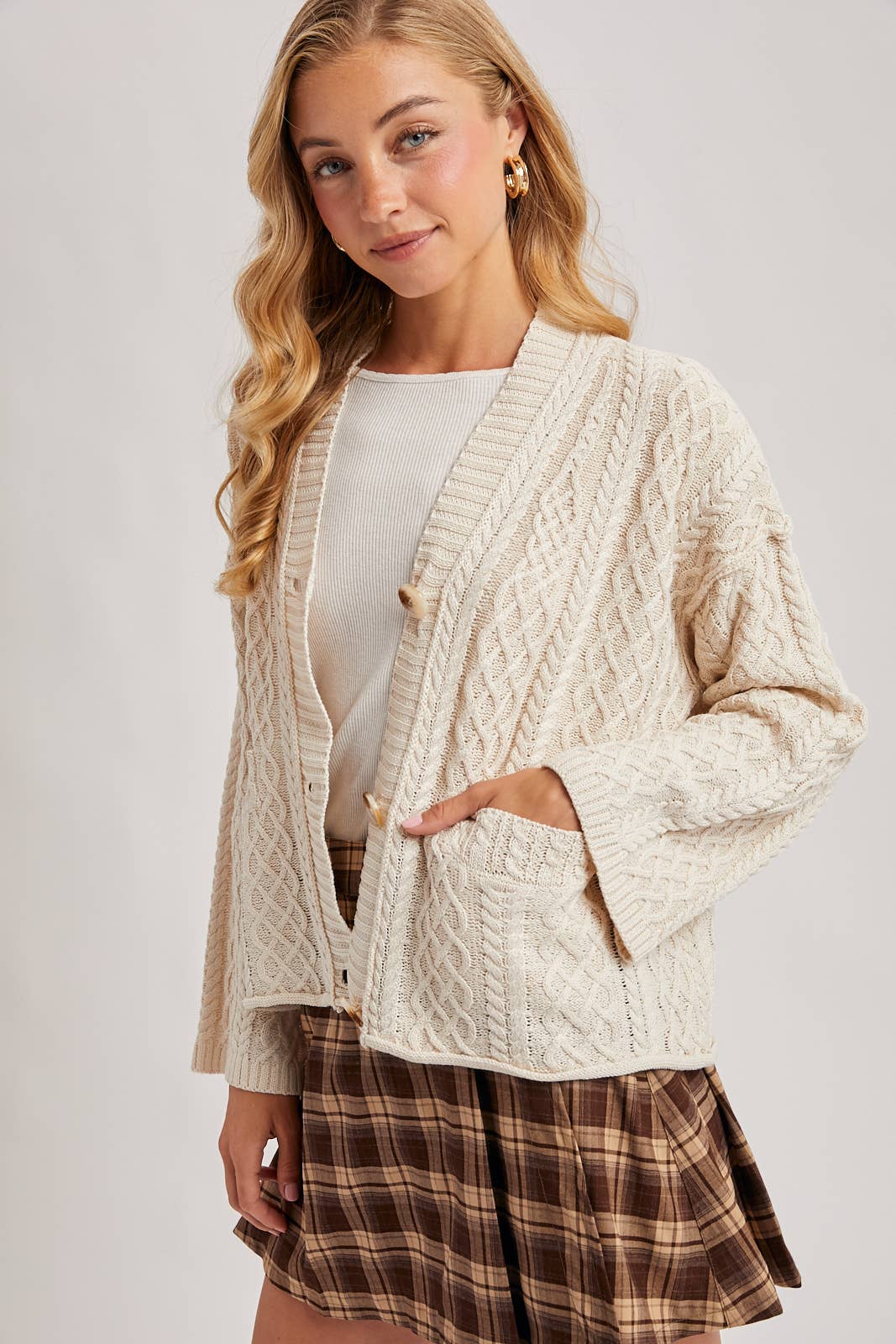 Bluivy - Wholesale Cardigan - Women's - BUTTON DOWN CABLE KNIT SWEATER V-NECK CARDIGAN3