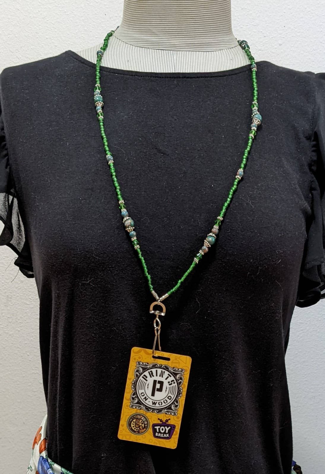 Fiona Accessories – Großhandel Schlüsselband – Damen – Perlenbesetzter Ausweishalter für Schlüssel, Ausweis2