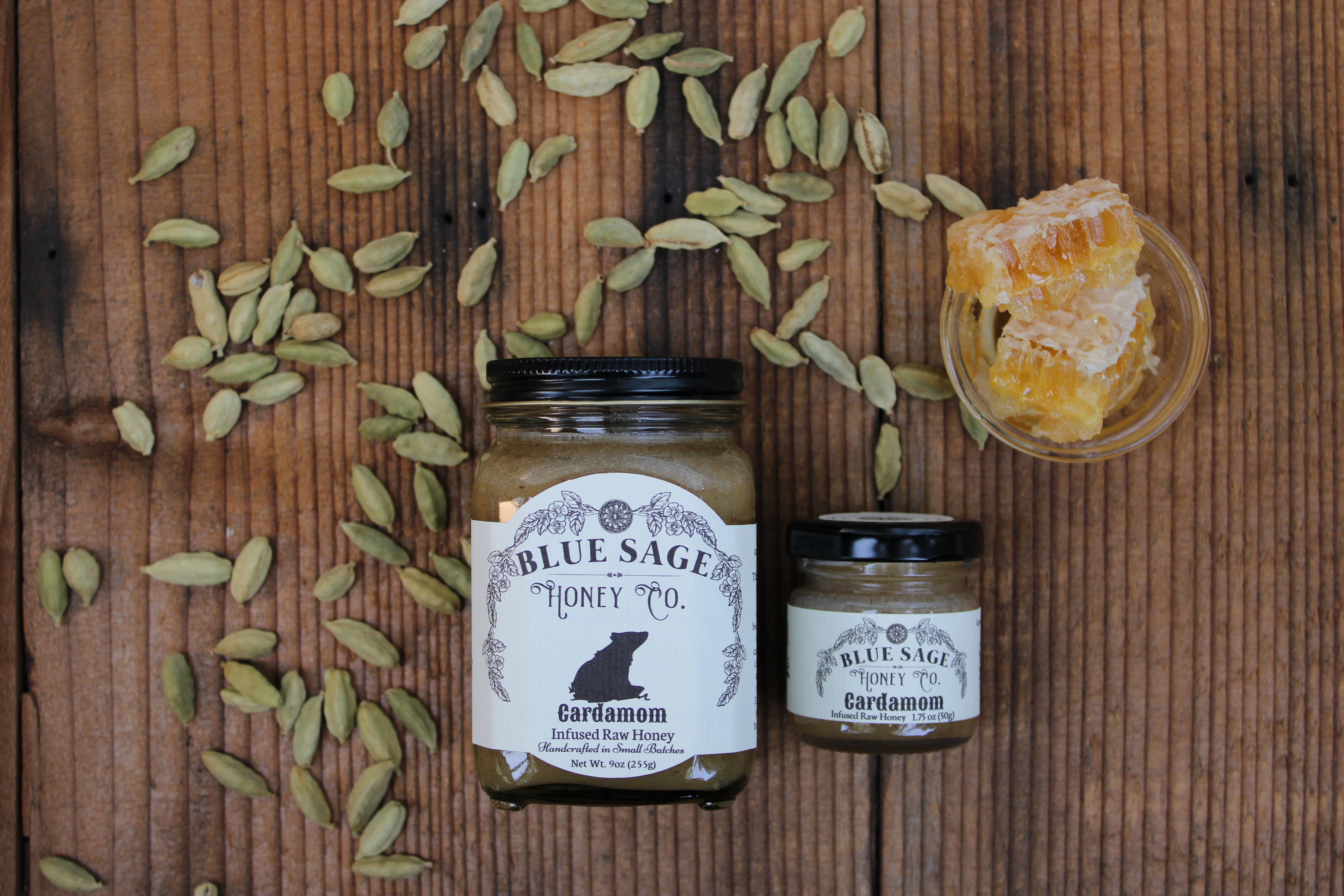 Blue Sage Honey Co. - Vente Miel - Ingrédients biologiques de saveur unique de miel cru infusé de cardamome1