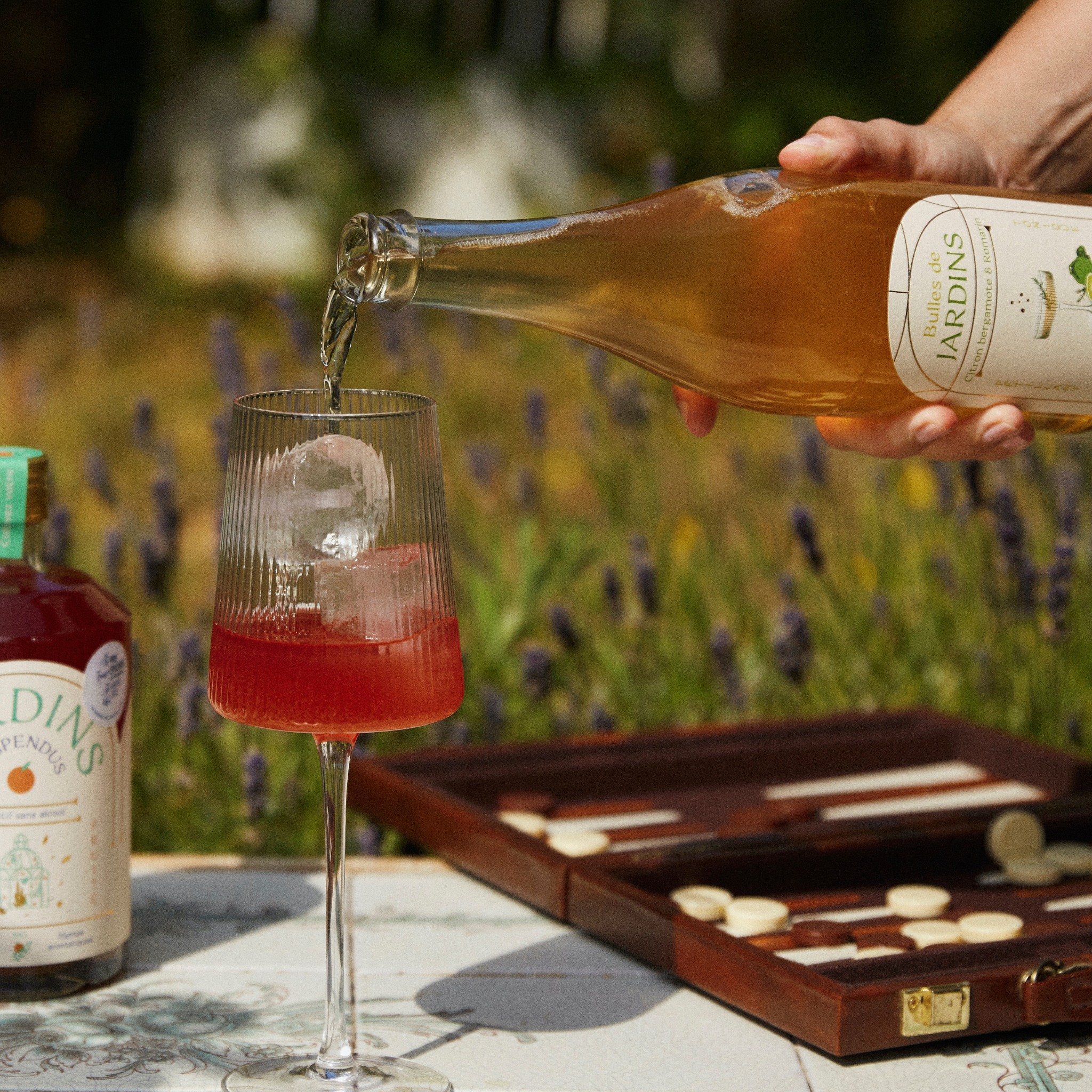 Jardins - Wholesale Non-Alcoholic Aperitif/Mocktail - Organic alcohol-free sparkling wine - Bergamot & Rosemary - 75 cL2