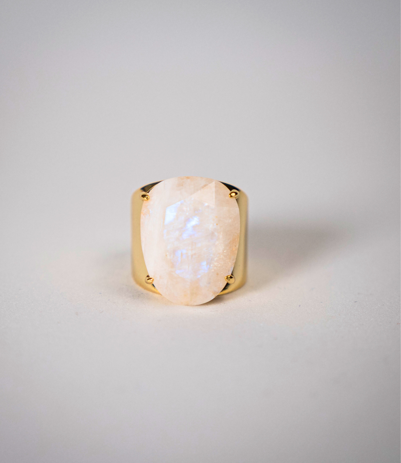 PHOEBE´S - Wholesale Cocktail/Statement Ring - Adjustable Natural Stone Ring – Amethyst, Rose Quartz, Moonstone, or Labradorite | Gold-Plated Jewelry2