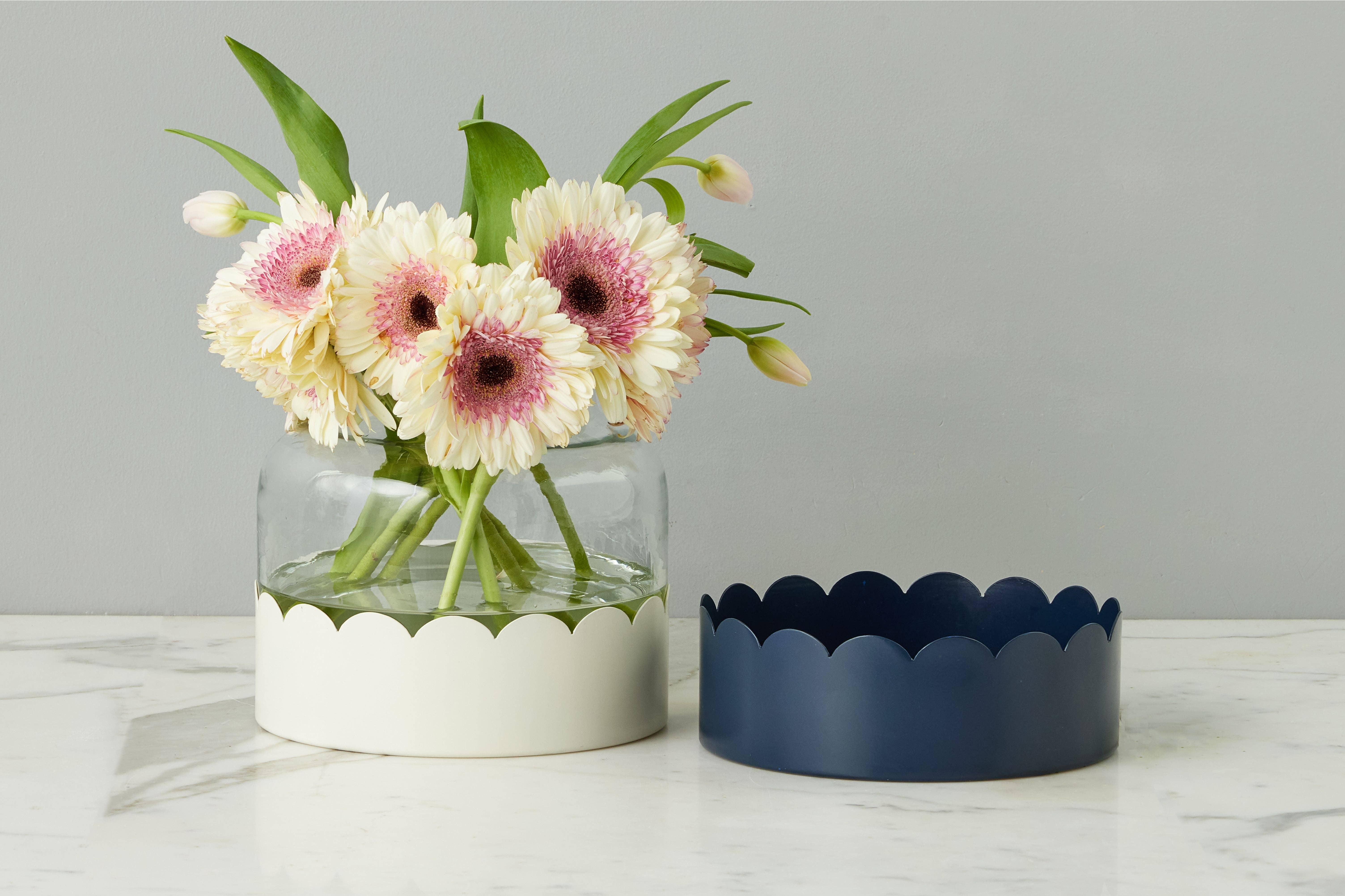 etúHOME - Wholesale Vase - 2-in-1 Scalloped Bloom Vase, White/Navy Blue3